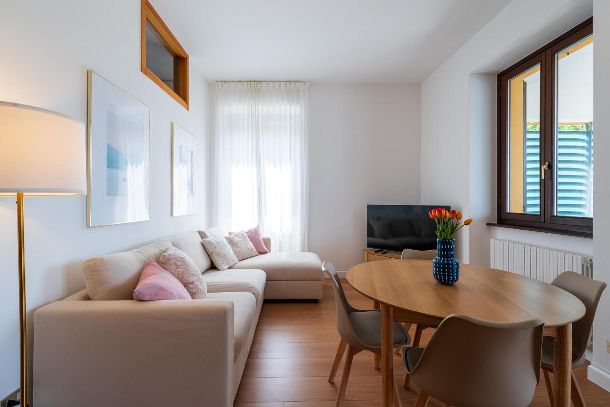 Stunning Apartment- Terrace And Swimming Pool Bellano Eksteriør billede