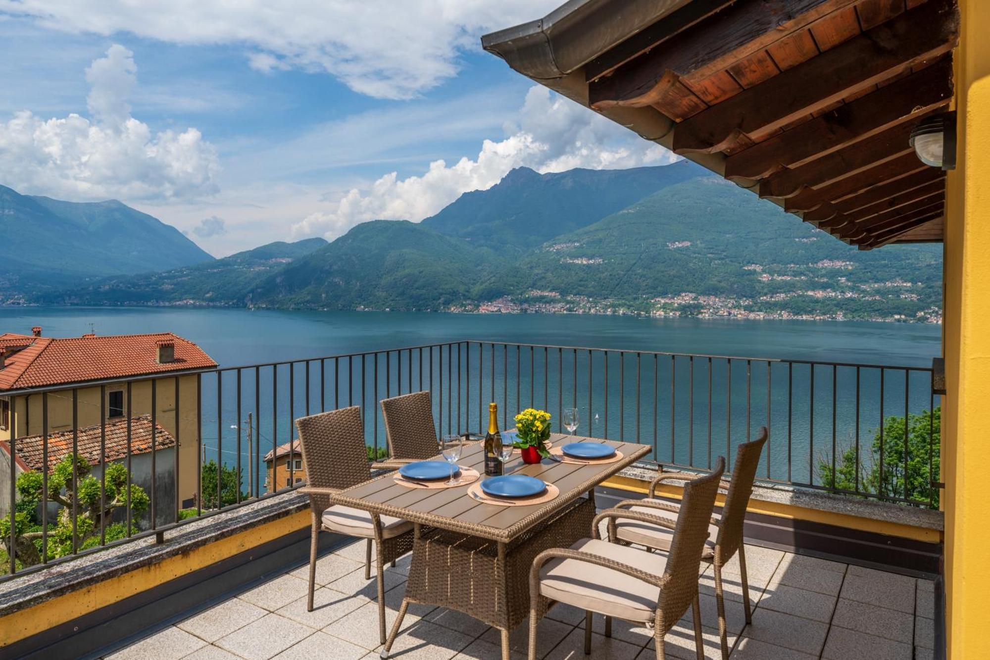 Stunning Apartment- Terrace And Swimming Pool Bellano Eksteriør billede